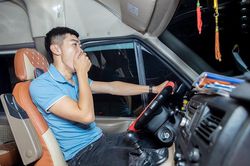 Chia sẻ kinh nghiệm chống buồn ngủ khi lái xe đường dài của tài xế lâu năm