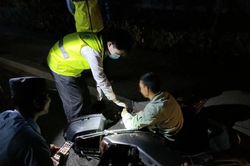 Người đàn ông được cảnh sát trả giúp viện phí khi gặp tai nạn
