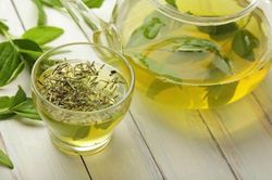 Uống nhiều trà nguy hiểm như thế nào?