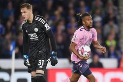 Leicester và Everton kéo nhau vào tình cảnh bấp bênh