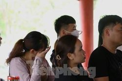 Hàng vạn du khách về Truông Bồn, nghẹn ngào nghe kể chuyện của 13 liệt sĩ