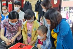 Văn Miếu - Quốc Tử Giám đông đúc, đón 10.000 khách mỗi ngày