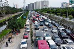 Người dân đổ về Hà Nội sớm, cao tốc Pháp Vân – Cầu Giẽ tắc dài