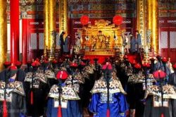 Một ngày của hoàng đế Trung Quốc: Khổ trăm bề, không an nhàn như chúng ta nghĩ