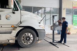 Ôtô ở TP.HCM bị từ chối đăng kiểm vì màu biển số không khớp cà vẹt