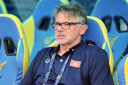 HLV Troussier: Ta biết thừa Lào và Singapore chưa phải đội mạnh nhất