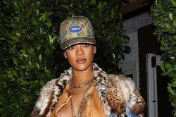 Thời trang bà bầu nóng bỏng của Rihanna