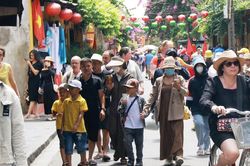 Quảng Nam đón hơn 155.000 lượt khách dịp lễ 30/4 -1/5, nhiều nơi 'cháy' phòng