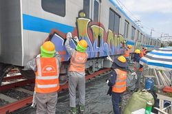 Công an vào cuộc điều tra hành vi vẽ bậy lên đoàn tàu metro số 1