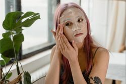 Lưu ý khi đắp mặt nạ giấy để tránh da xấu thêm