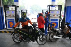Giá xăng giảm 1.250 đồng/lít từ 15 giờ ngày 4/5