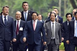 Thủ tướng Luxembourg thăm nhà sàn Bác Hồ, dự lễ đón tại Phủ Chủ tịch