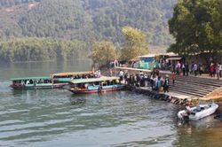 Trắng đêm tìm nam du khách mất tích khi đi chùa Hương Tích