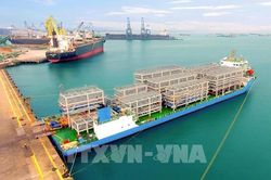 4 tháng, ước xuất siêu 6,35 tỷ USD