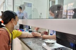 Bệnh viện thiếu hóa chất, sinh phẩm: Người bệnh 'thiệt đơn thiệt kép'