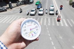 Nhiều nơi vượt ngưỡng 41 độ C, nắng nóng gay gắt kéo dài đến bao giờ?