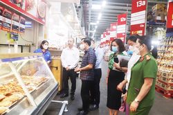 Kiểm tra, giám sát nguồn gốc thực phẩm tại bếp ăn trường học, khu công nghiệp