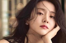 Lee Young Ae trở lại màn ảnh nhỏ, kết hôn với đàn em kém 4 tuổi