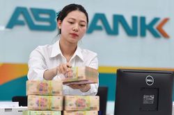 Cổ đông mong ngóng cổ tức, lại tức đến tận cổ