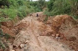 Bộ GDDT chia buồn và động viên gia đình cô giáo bám bản tử vong trên đường tới trường