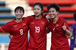 Huỳnh Như tỏa sáng, tuyển nữ Việt Nam thắng Myanmar 3-1