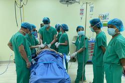Phẫu thuật thành công khối u khổng lồ cho bệnh nhân mắc bệnh Madelung