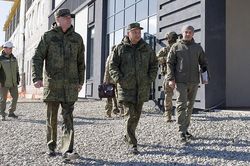 Xung đột Nga-Ukraine: Moscow lệnh sơ tán dân ở khu vực gần tiền tuyến, cảnh báo xung đột vũ trang với Mỹ; Bộ trưởng Shoigu thị sát Quân khu miền Nam
