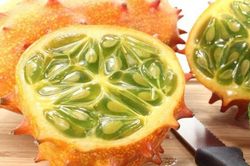 Những loại dưa chuột độc lạ khiến bà nội trợ Việt săn lùng