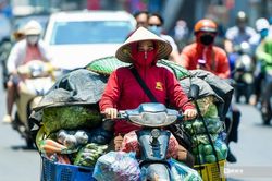 Người lao động chật vật mưu sinh dưới nắng nóng gay gắt
