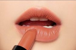 Những dấu hiệu cho thấy mỹ phẩm không còn sử dụng được, bạn nên bỏ ngay đi