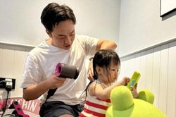 Hết mực yêu chiều Suchin, Cường Đô La không ngại 'biến hình' thành thợ làm nail, cắt tóc gội đầu