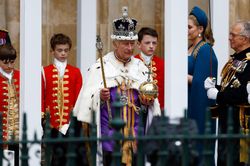 Nhìn lại lễ đăng quang tráng lệ của Vua Charles III