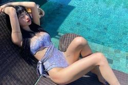 'Mỹ nhân đẹp nhất thế giới' khoe dáng với bikini