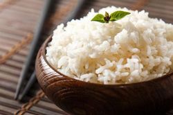 Ăn cơm nguội trong tủ lạnh gây ung thư?