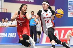 Chị em họ Trương tỏa sáng, ĐT bóng rổ nữ Việt Nam ngược dòng ngoạn mục, vào CK SEA Games 32
