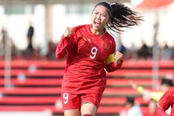 Huỳnh Như dí dỏm giới thiệu đồng đội ở Lank rằng SEA Games là 'giải đấu to nhất nhì thế giới'