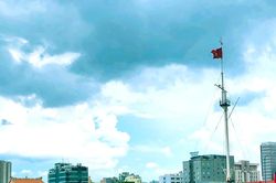 Từ cột cờ Thủ Ngữ…