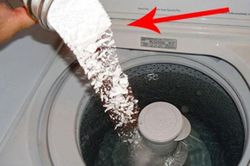 Giặt quần áo chỉ bỏ nước và máy giặt thôi chưa đủ: Thả thêm thứ này quần áo trắng tinh, phẳng lì như mới