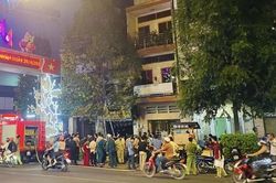 Người đàn ông mua xăng đốt nhà và cửa hàng của 'người tình', 4 người thương vong