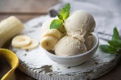 Trổ tài làm kem chuối thơm mát đãi cả nhà
