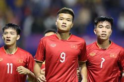 Văn Tùng tiếp tục tỏa sáng, U22 Việt Nam tiễn U22 Malaysia rời SEA Games trong trận cầu 2 thẻ đỏ