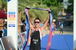 'Siêu nhân' Phạm Tiến Sản trên đường đua Triathlon