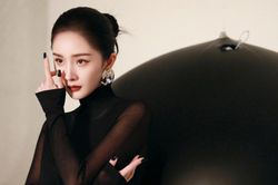 Bố Dương Mịch có động thái lạ trước tin đồn con gái rời công ty chủ quản