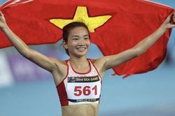Nguyễn Thị Oanh ăn mừng nhanh gọn lẹ HCV SEA Games, đẳng cấp 'nữ hoàng điền kinh' là đây