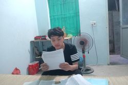 Cậu học trò người Mông vượt khó viết ước mơ nơi đại ngàn