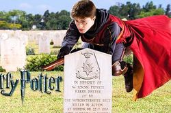 Ngôi mộ nổi tiếng hút du khách vì trùng tên 'cậu bé phù thủy' Harry Potter
