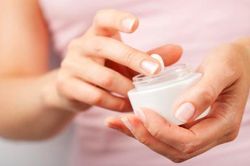 Thu hồi lô kem Vaseline Vitamin E kém chất lượng