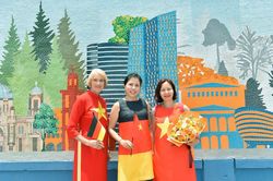 Ấn tượng tranh gốm về 'Tình hữu nghị Việt -Đức' tại Công viên Nước Hồ Tây