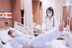 Bị đột quỵ vì nằm máy lạnh ngay khi vừa đi từ ngoài trời nắng về