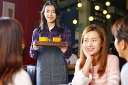 Sinh viên năm nhất 'xoay' đủ nghề để trang trải cuộc sống